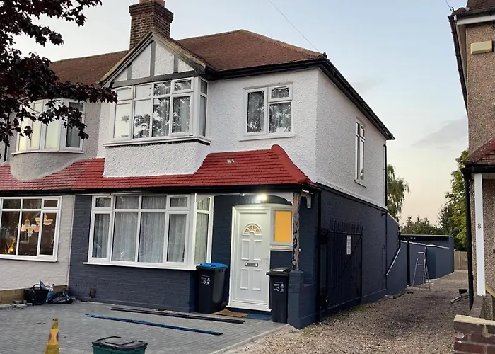Rowan Crescent\'S Luxury Stay-In 3